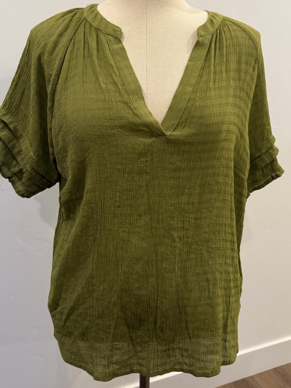 Lush Olive Green Gauze Blouse Split V-Neck Flutter Sleeve Relaxed Top Size Large